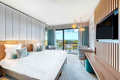 Deluxe Room with 1 King bed and 1 Hour Spa Access