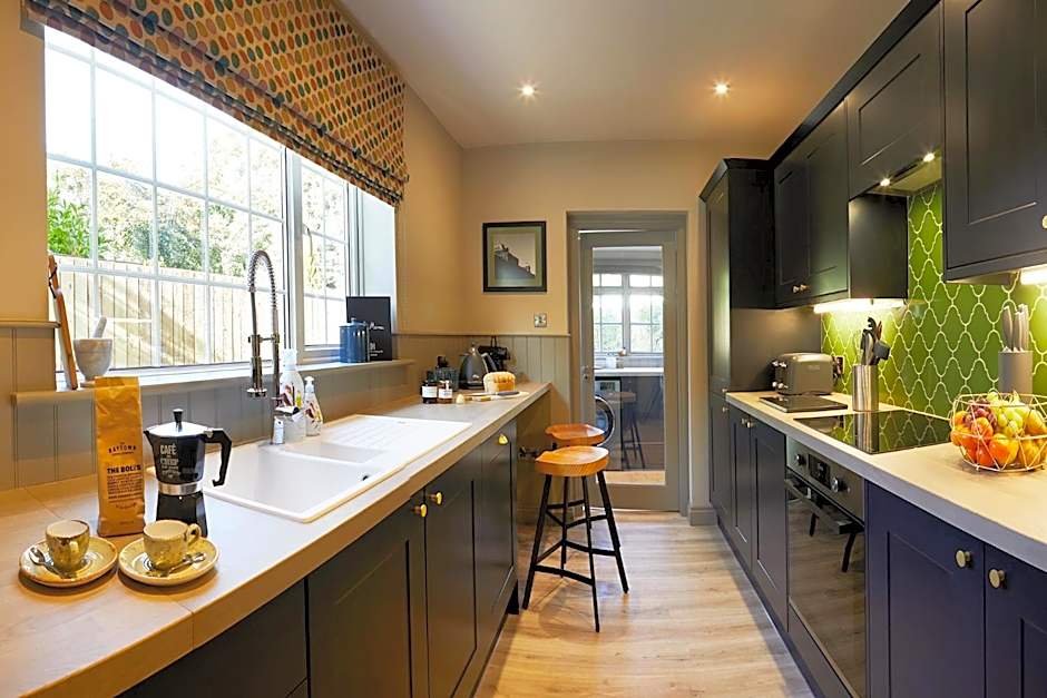 The Plough Inn & Cottages