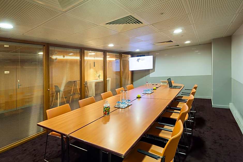 Holiday Inn Express Paris-Canal De La Villette By IHG