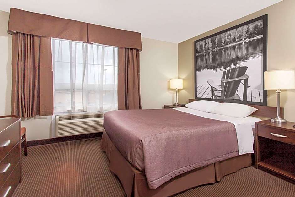 Super 8 by Wyndham Red Lake ON