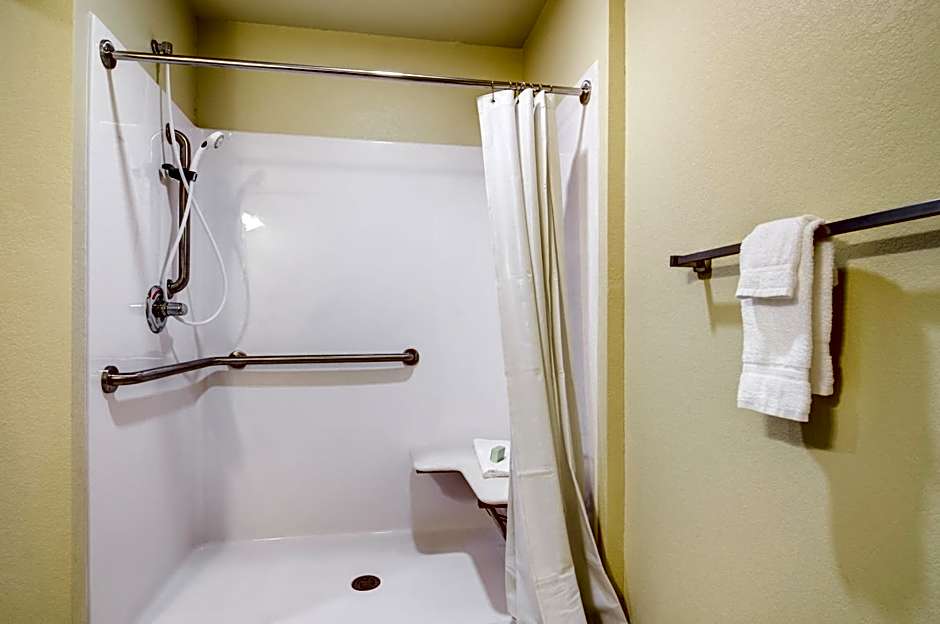 Castle Rock Inn & Suites - Quinter