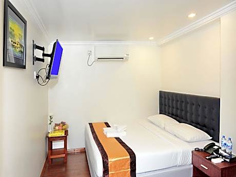 Standard (Shared Bathroom)