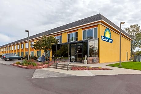 Days Inn by Wyndham Holland