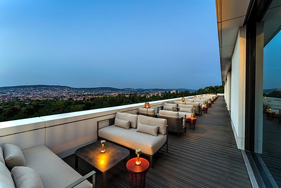 Superior East Wing Rooms by FIVE Zurich