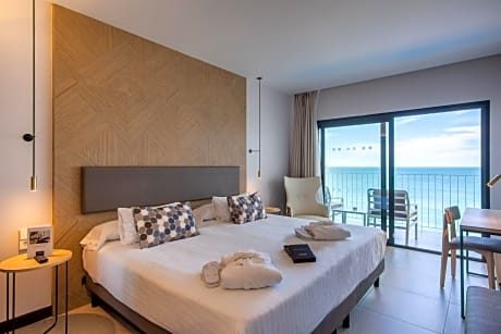 PREMIERE TWIN/DOUBLE ROOM WITH TERRACE SEA SIDE VIEW (3+0)