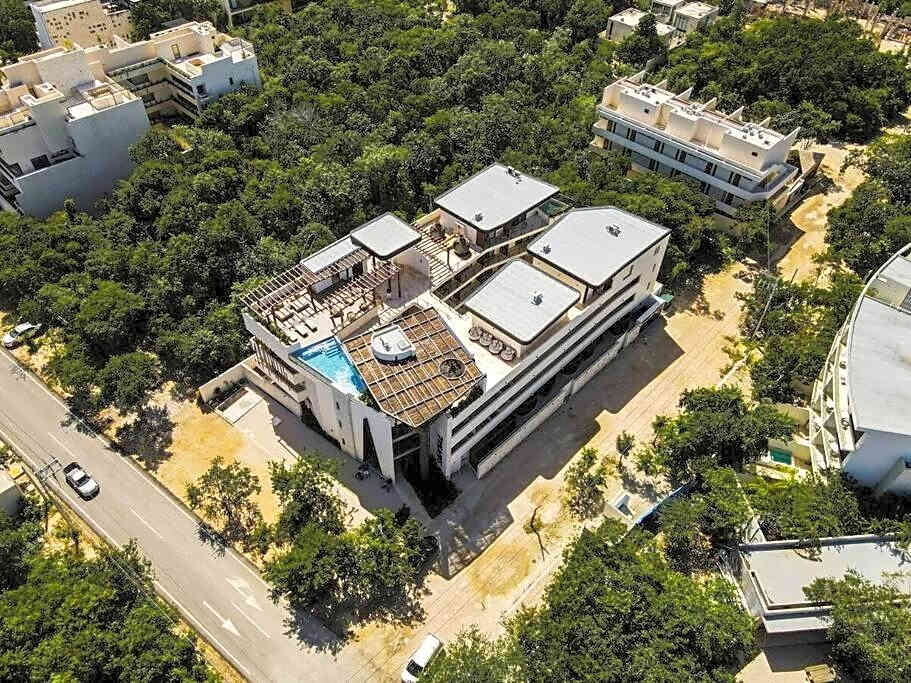 Spacious Penthouse with pool