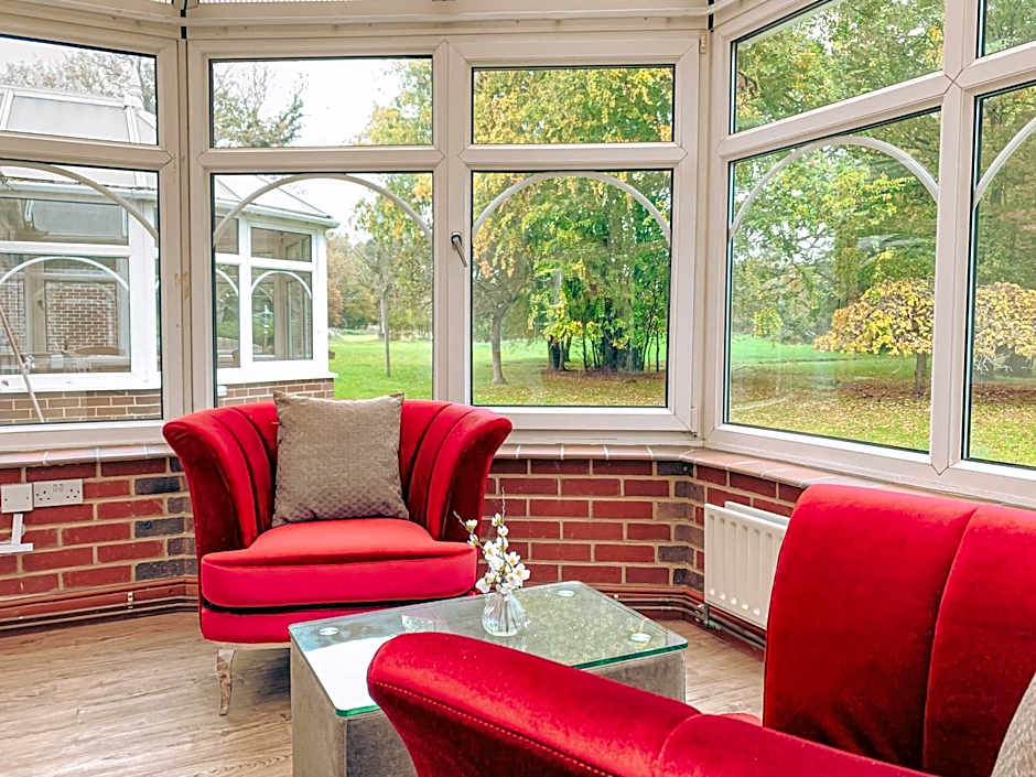 Trivelles Waterhall Country Gatwick Hotel & airport parking