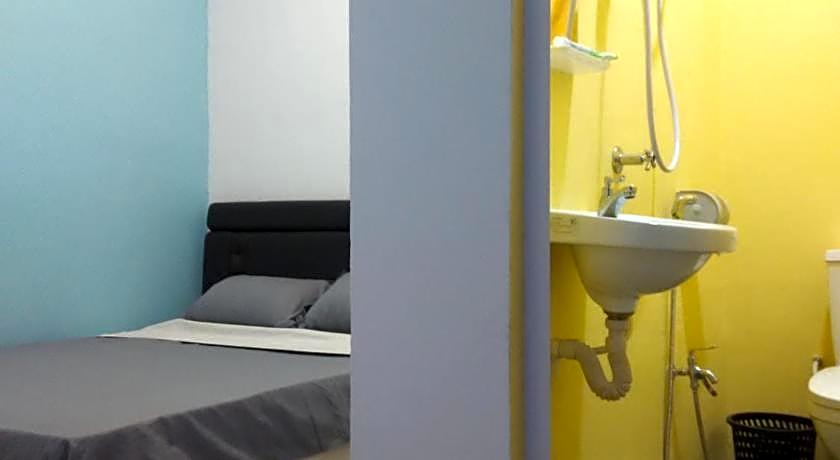 Moon Eleven Hostel Airport Transit - KLIA