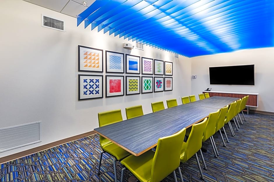 Holiday Inn Express & Suites Junction, an IHG Hotel