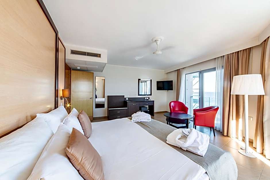 Photo 1 of 5 of Suite, Sea View