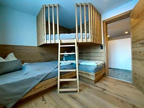 Deluxe Family Suite