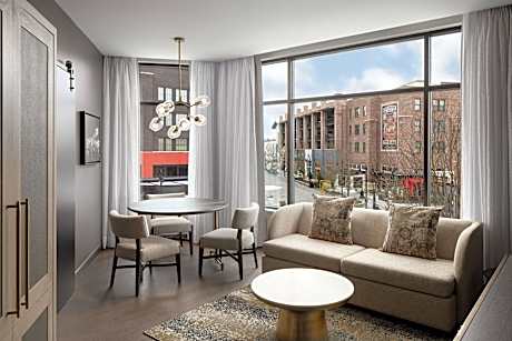 1 Bedroom Junior Suite, 1 King, Sofa bed, Corner room