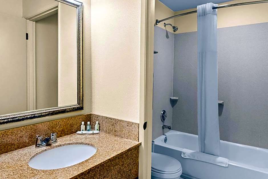 Quality Inn & Suites Vancouver - Hazel Dell