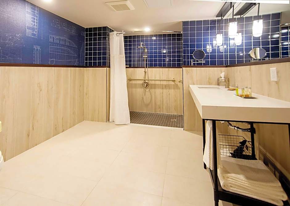 DoubleTree by Hilton St. John's Harbourview