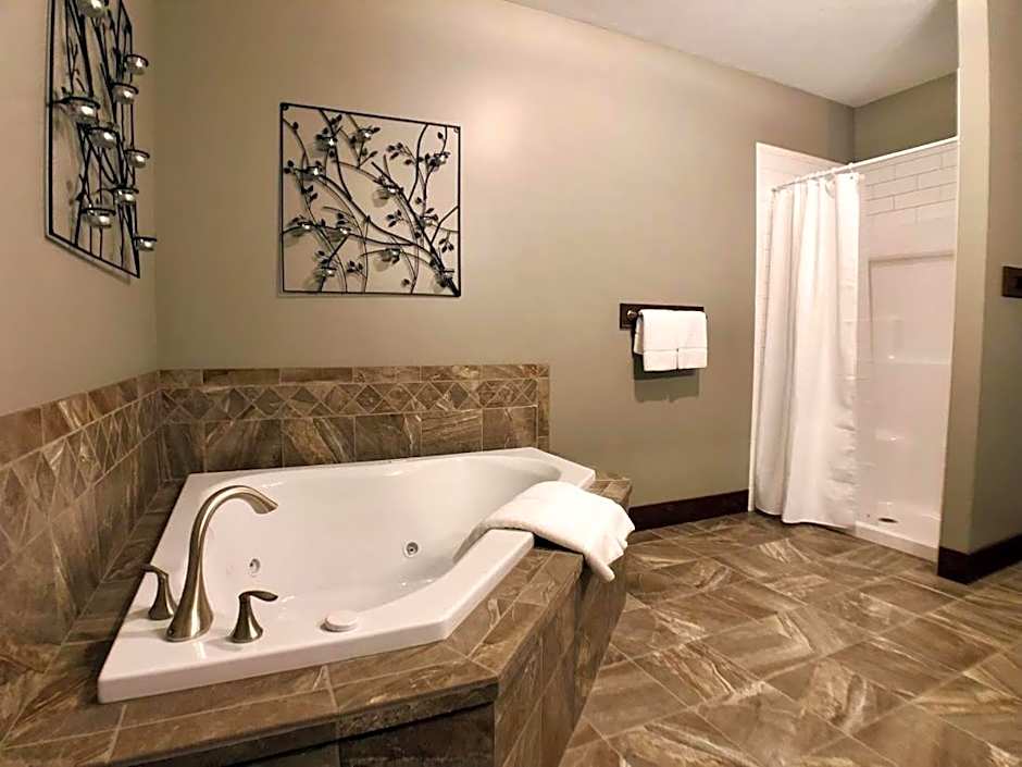 Sojourner's Lodge & Log Cabin Suites