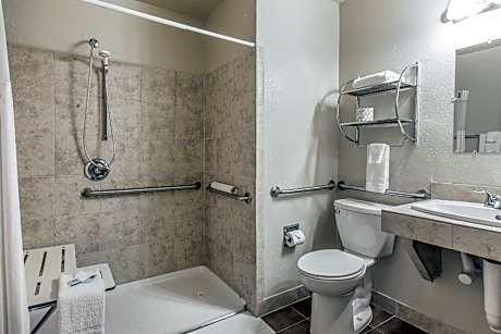 Queen Room - Non-Smoking