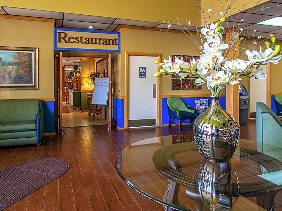 Days Inn by Wyndham Clinton