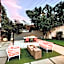 The Wesley by AvantStay Mid-Century Modern Oasis with Pool