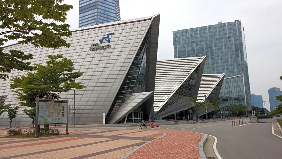 Oakwood Premier Incheon Hotel