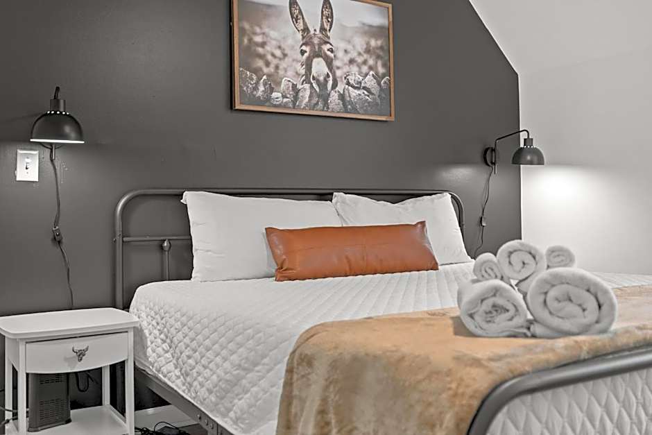 Grandma's Farm on 6 acres with Lighted Barn and River Access