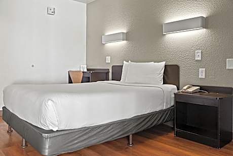 Queen Room - Disability Access - Roll in Shower