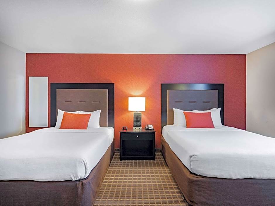 Hawthorn Suites by Wyndham Dickinson