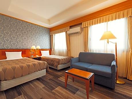 Standard Twin Room with Sofa - Non-Smoking