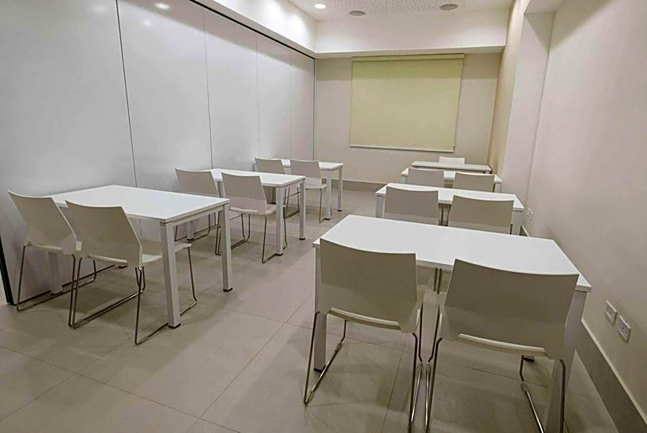 Super 8 by Wyndham Manzanillo