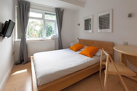 Tooting Rooms & Studio by PrimeCityHosts