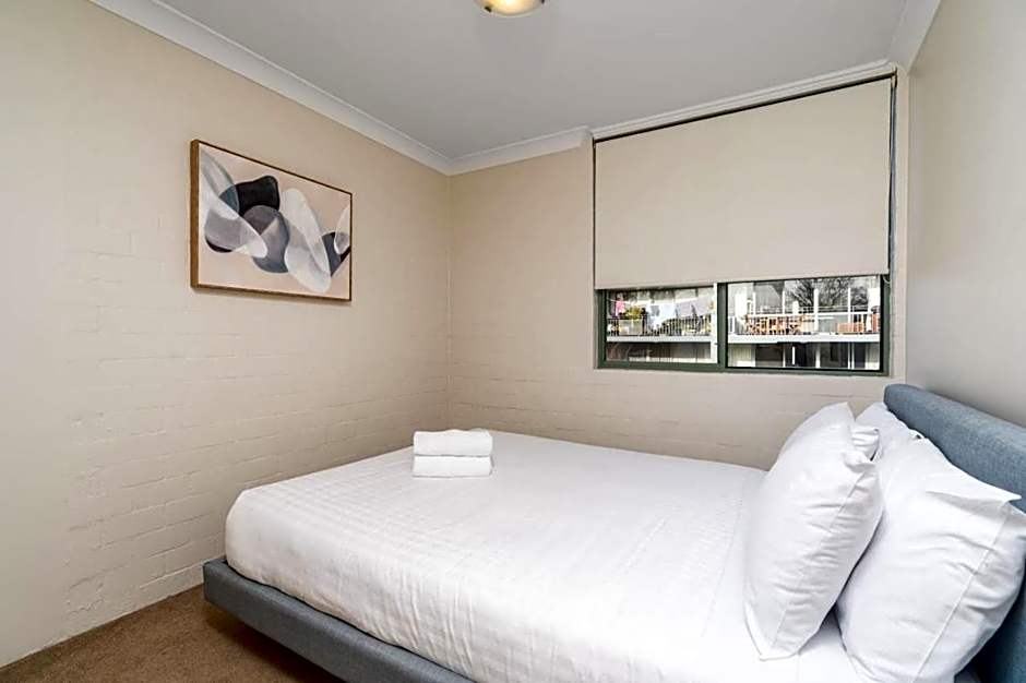 Howitt Place Apt minutes to Parliamentary Triangle - Hosted by Canstay