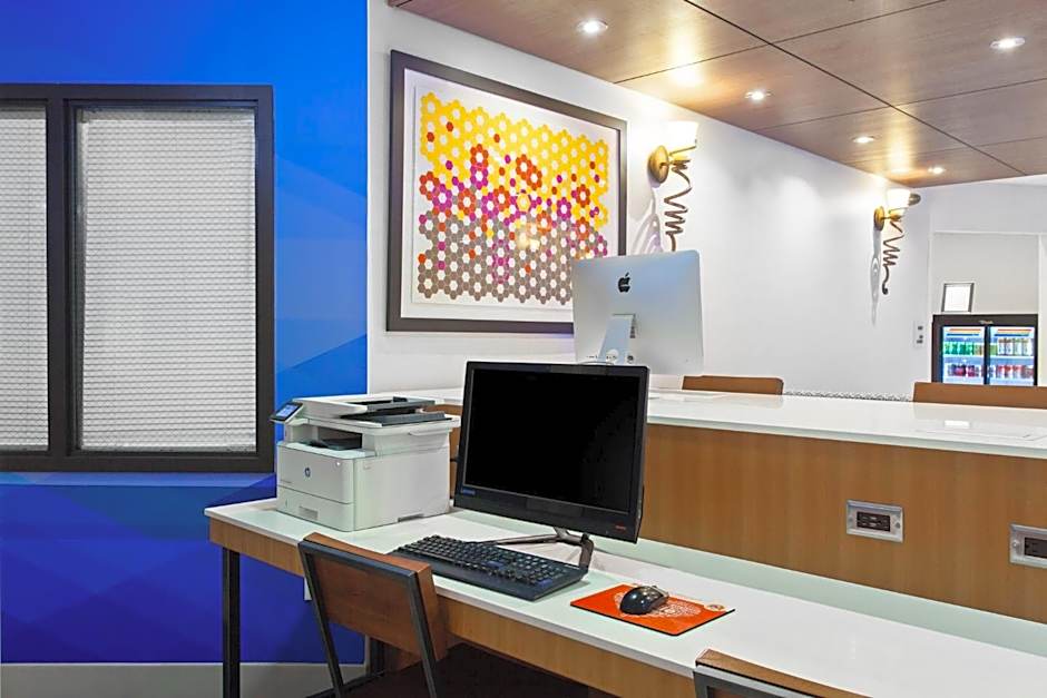 Holiday Inn Express Oakland Airport By IHG