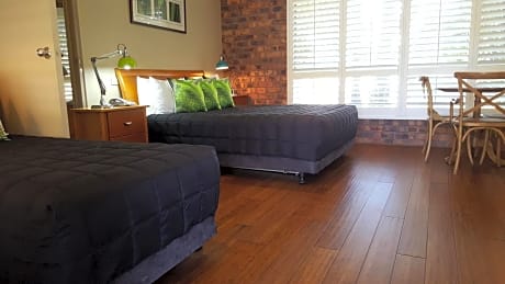 Deluxe Two-Bedroom Suite - Interconnecting