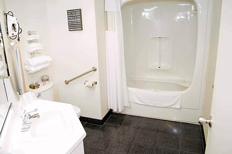 Days Inn by Wyndham Berthierville