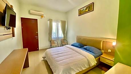Mawar Indah Hotel near Stasiun Balapan Solo Mitra RedDoorz