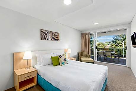 Quality Suites Pioneer Sands
