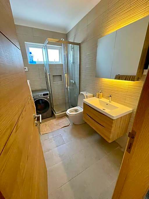 Villa Aglaia mit Pool, Garten und Palmen