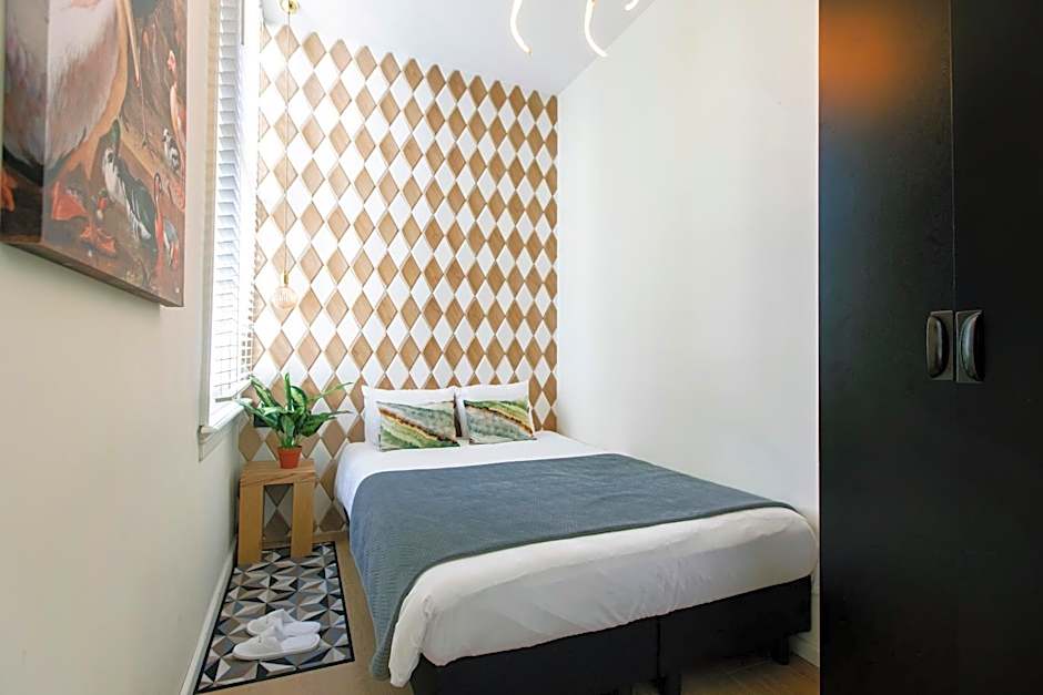 Quentin Golden Bear Hotel