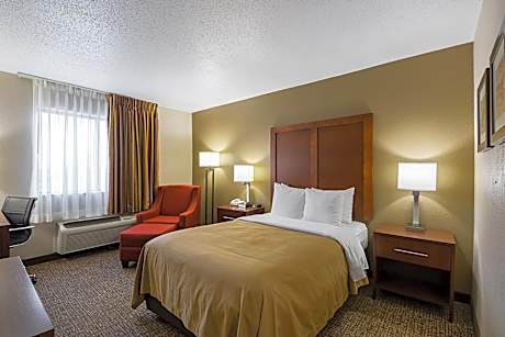 Double Room with Roll-In Shower - Accessible/Non-Smoking