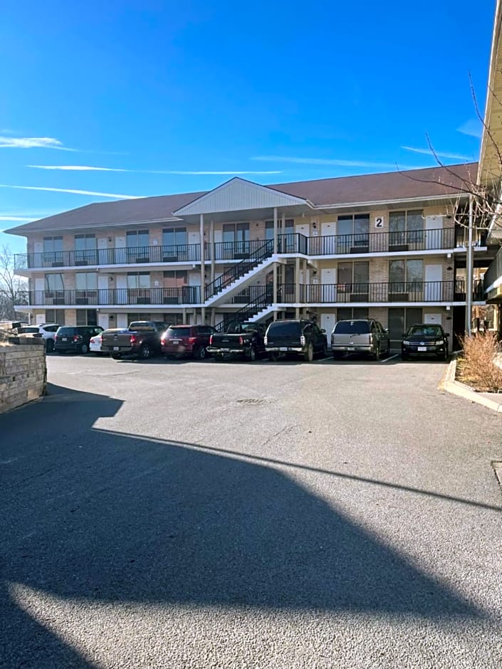 APM Inn and Suites