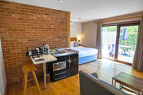 Lakeside Lodge with Hot Tub