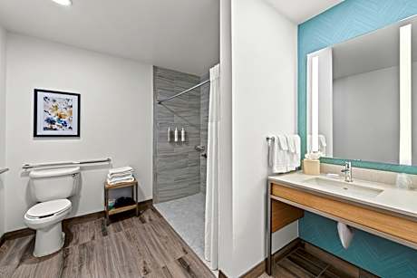 2 Queen Mobility Accessible W/Rollin Shower