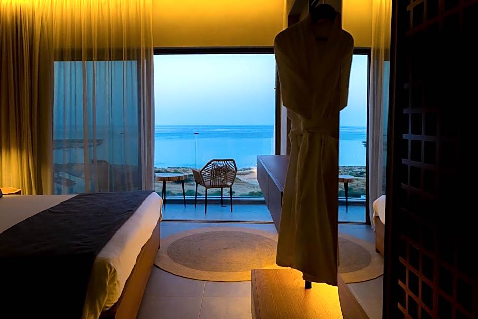 Cavo Zoe Seaside Hotel