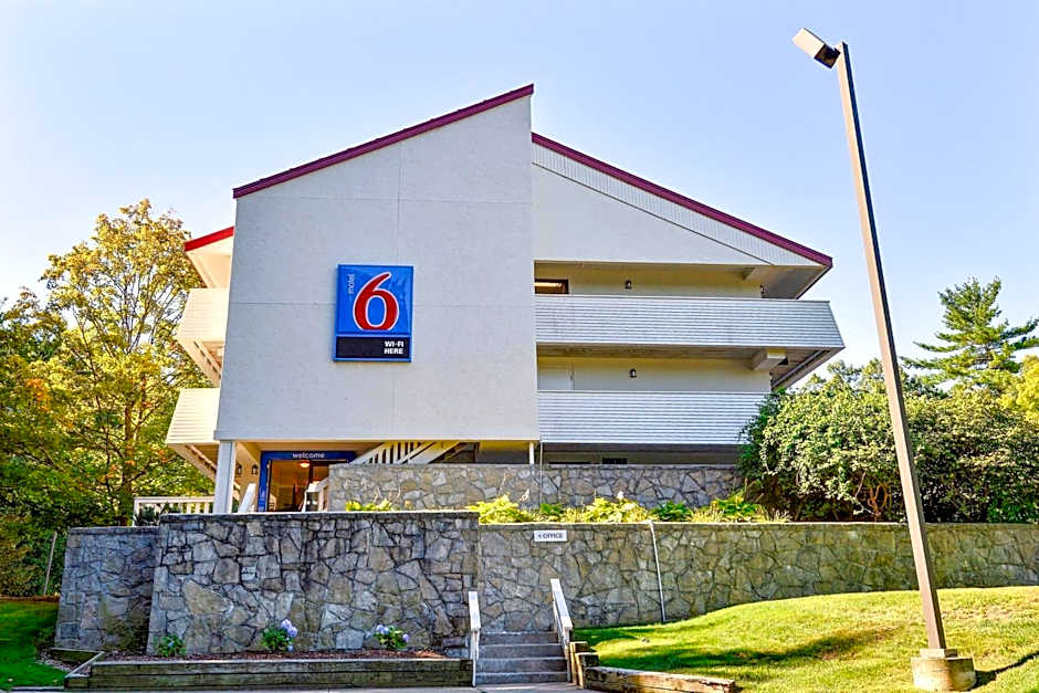 Motel 6-Nashua, NH - South