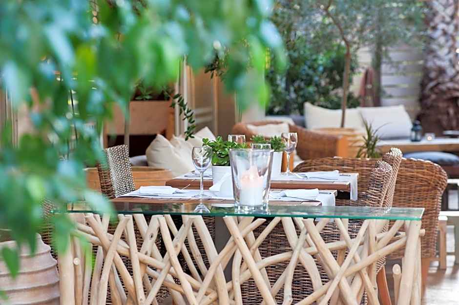 Sea View Cityscape Hotel