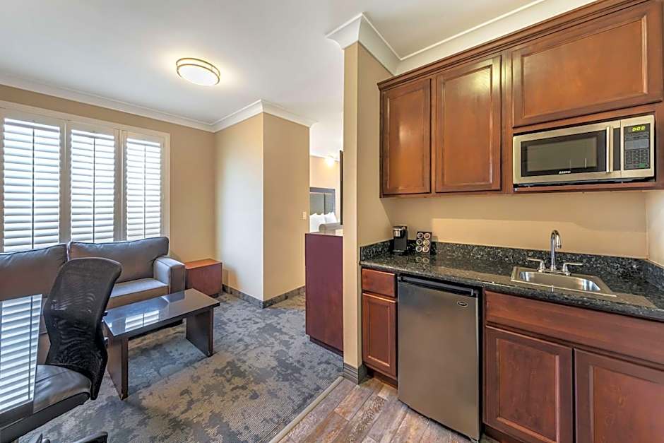 Best Western Plus Avita Suites