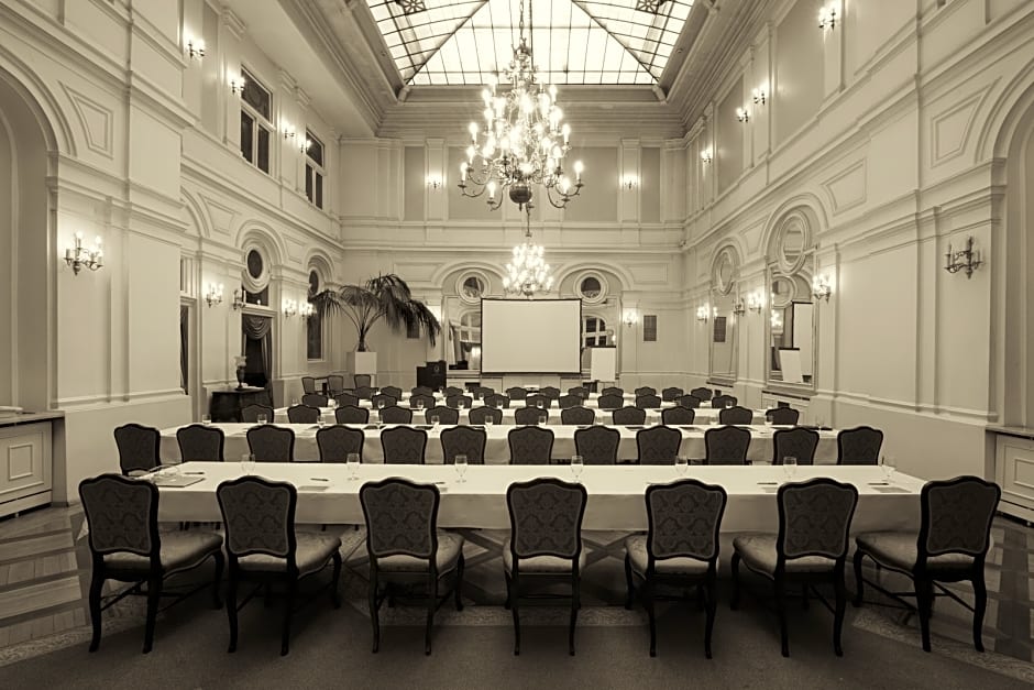 Grand Hotel