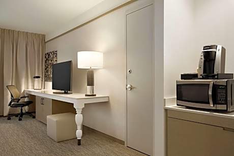 King Room with Tub - Mobility and Hearing Access