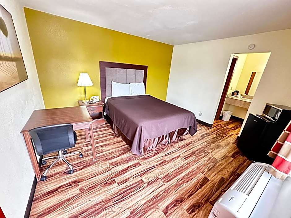 Photo 1 of 5 of 1 Queen Bed