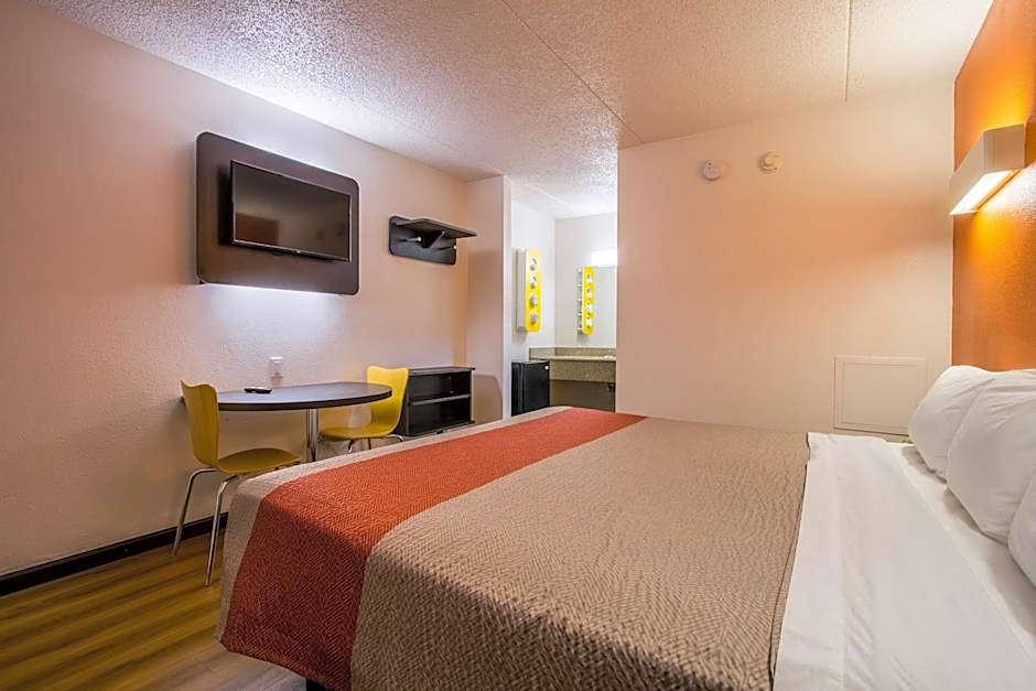 Motel 6-Ashland, OH