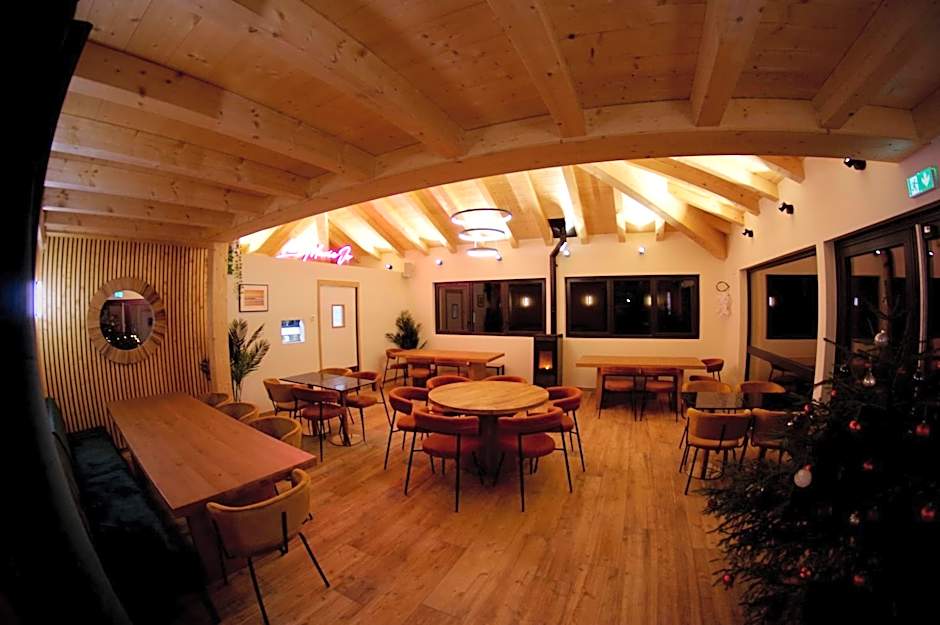 1861 Chatel Hostel
